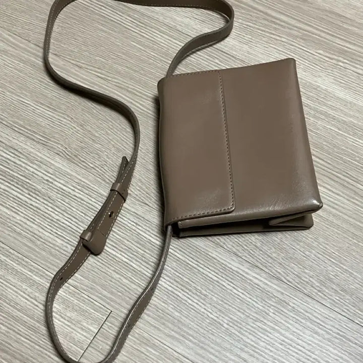 [BUNJANG] Flor Mini Crossbody Bag Mocha Beige / flor 플로르 미니백 미니 크로스백 모카 베이지