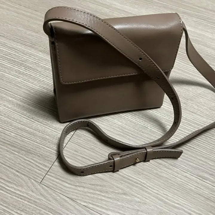 [BUNJANG] Flor Mini Crossbody Bag Mocha Beige / flor 플로르 미니백 미니 크로스백 모카 베이지