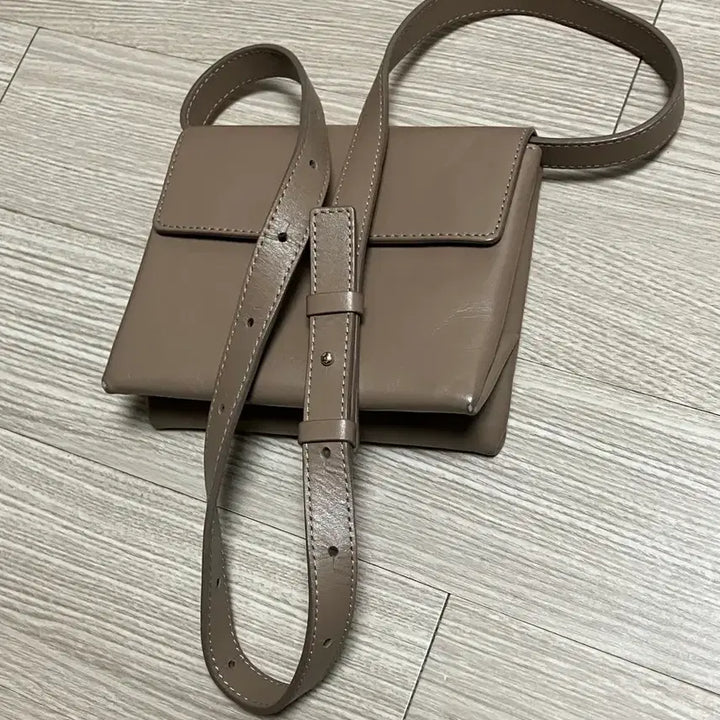 [BUNJANG] Flor Mini Crossbody Bag Mocha Beige / flor 플로르 미니백 미니 크로스백 모카 베이지