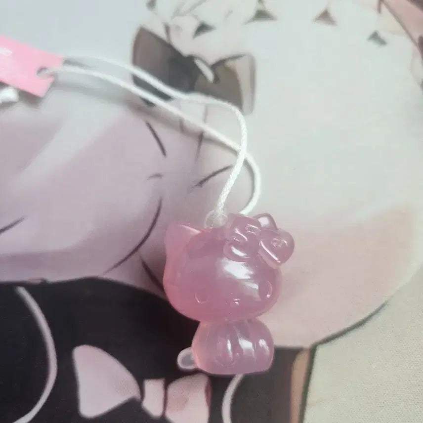 [BUNJANG] Sanrio Hello Kitty 50th Anniversary Limited Edition Clear Pink Keychain / (연휴할인)산리오 헬로키티 50주년 한정 투명 핑크 키체인(키링) 팝니다