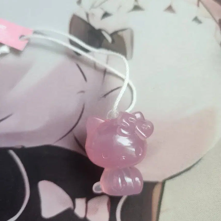 [BUNJANG] Sanrio Hello Kitty 50th Anniversary Limited Edition Clear Pink Keychain / (연휴할인)산리오 헬로키티 50주년 한정 투명 핑크 키체인(키링) 팝니다
