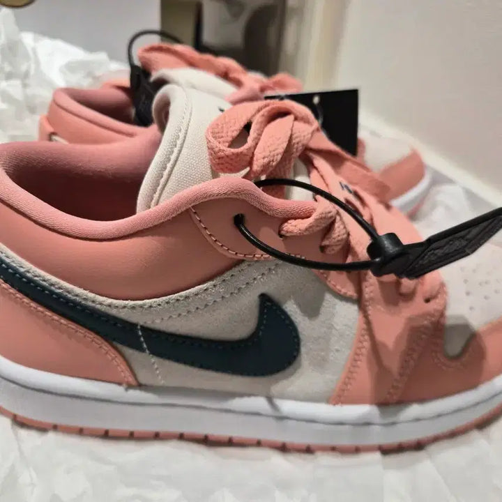 [BUNJANG] Nike Air Jordan 1 Low Pink Sneakers (New) / 나이키 에어 조던 1 로우 핑크 스니커즈 (새상품)