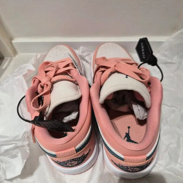 [BUNJANG] Nike Air Jordan 1 Low Pink Sneakers (New) / 나이키 에어 조던 1 로우 핑크 스니커즈 (새상품)