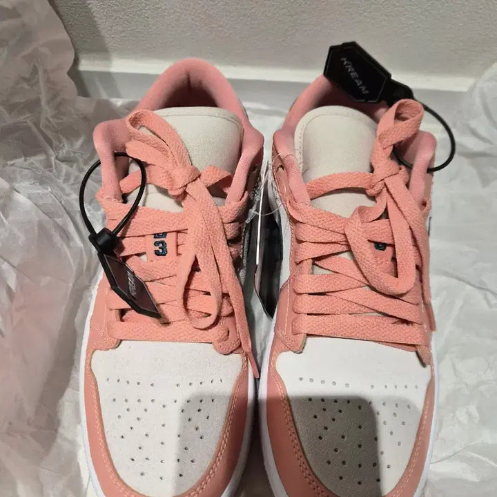 [BUNJANG] Nike Air Jordan 1 Low Pink Sneakers (New) / 나이키 에어 조던 1 로우 핑크 스니커즈 (새상품)