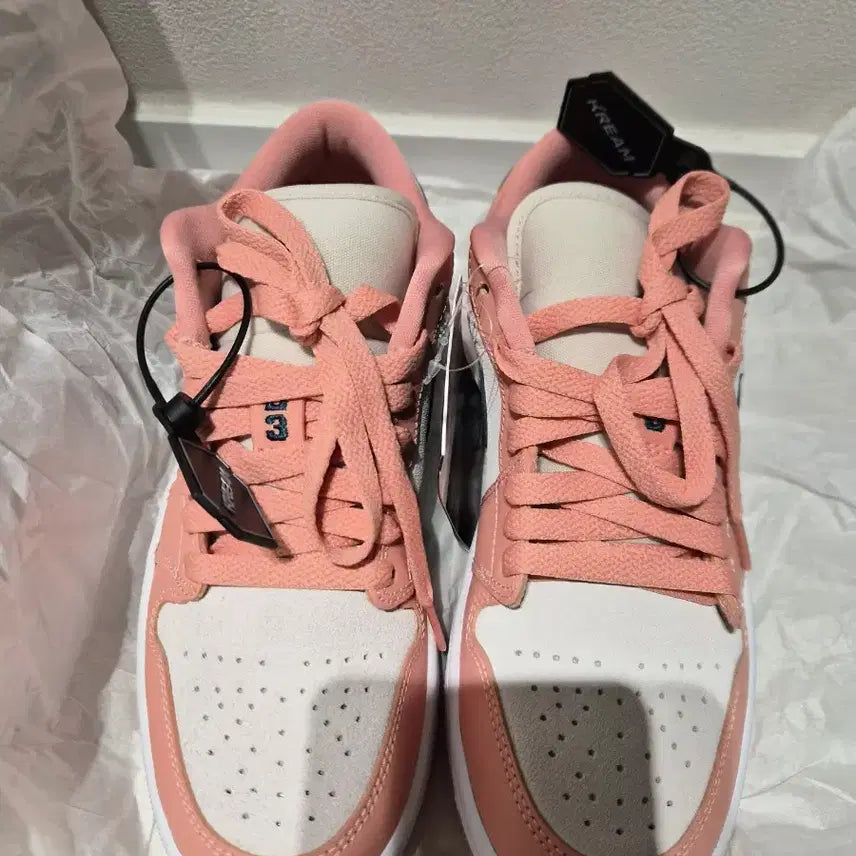 [BUNJANG] Nike Air Jordan 1 Low Pink Sneakers (New) / 나이키 에어 조던 1 로우 핑크 스니커즈 (새상품)