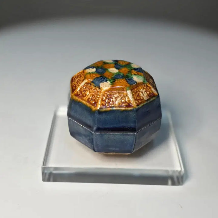 [BUNJANG] Tang Dynasty Sancai Glazed Octagonal Box with Cobalt Blue Glaze / 당삼채압출양각팔각합
