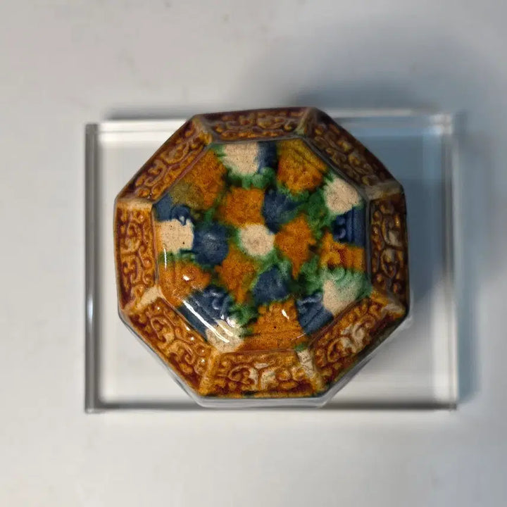 [BUNJANG] Tang Dynasty Sancai Glazed Octagonal Box with Cobalt Blue Glaze / 당삼채압출양각팔각합