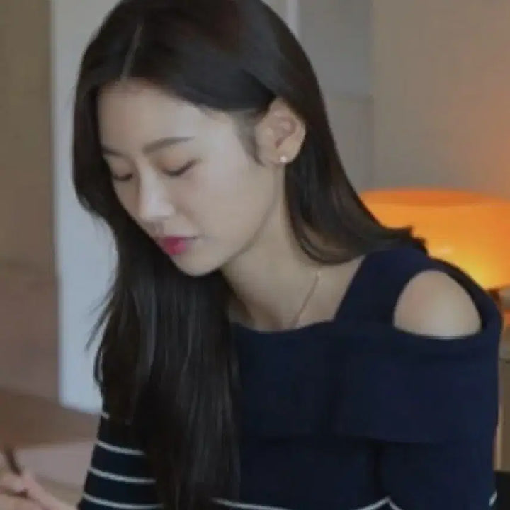 [BUNJANG] Zero Street Off-Shoulder Knit (As Seen on Yoojeong) / [환승연애 유정 착용] 스트라이프 오프숄더 니트