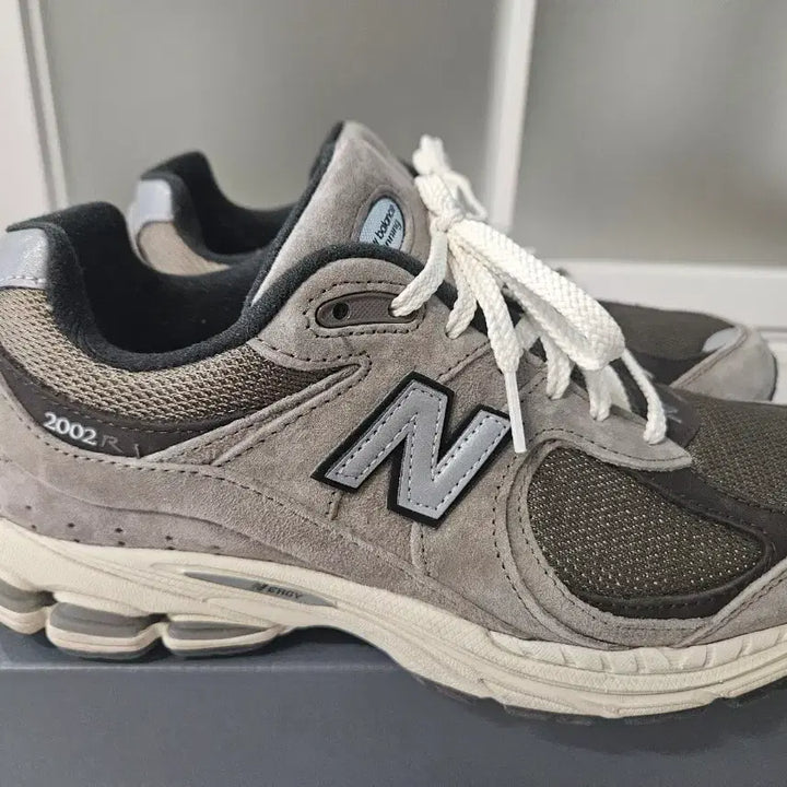 [BUNJANG] New Balance 2002R Brown 270 / 뉴발란스 2002 브라운 270