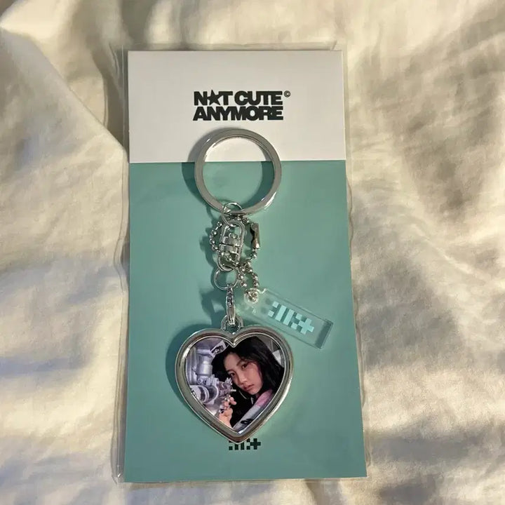 [BUNJANG] ILLIT Wonhee Not Yet +a Album Heart Keychain / 아일릿 원희 낫 큐트 애니모어 하트 키링 양도 판매
