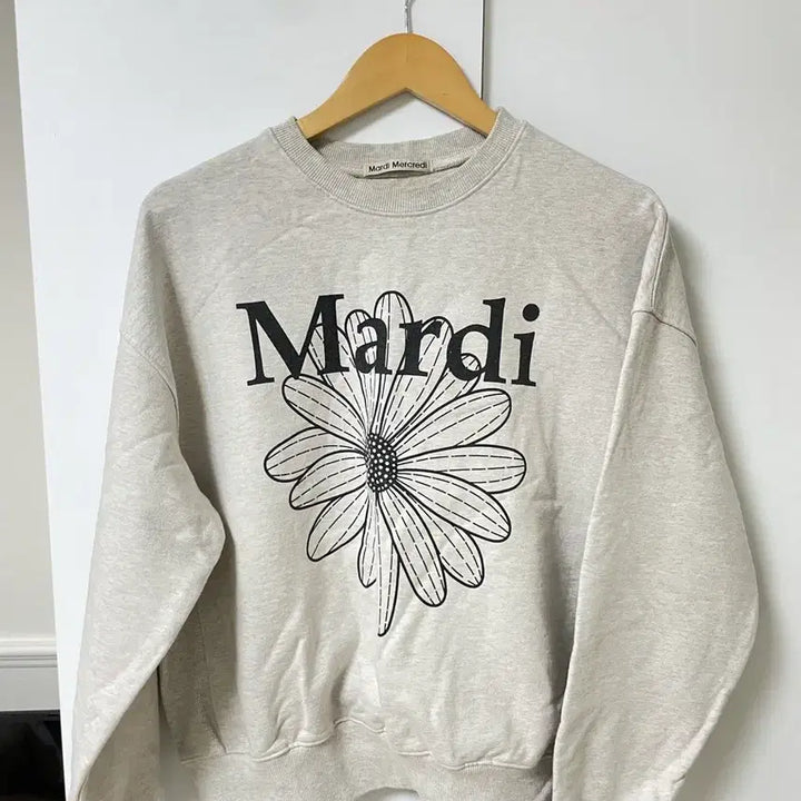 [BUNJANG] Mardi Mercredi Logo Sweatshirt &amp; Jogger Pants Set / 마르디 맨투맨 &amp; 조거팬츠 셋업 (가격대폭인하)