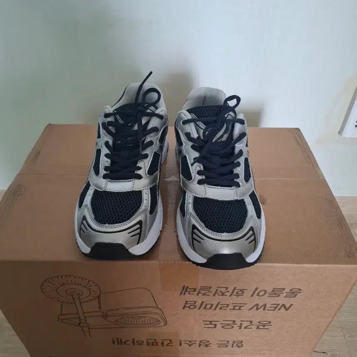 [BUNJANG] Silver/Navy Mesh Hiking/Trekking Shoes / 실버/네이비 메쉬 운동화