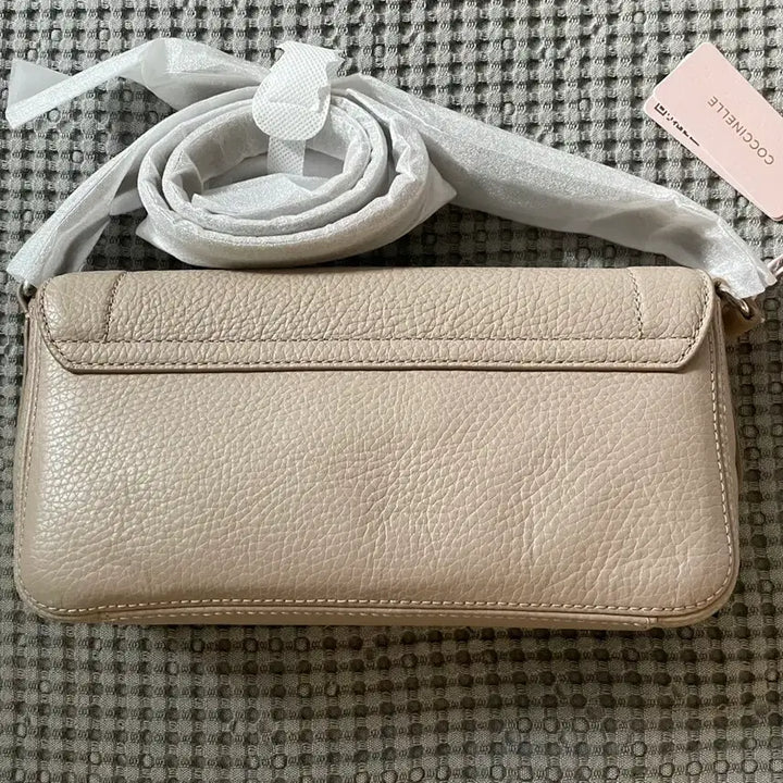 [BUNJANG] Coccinelle Hydra Cuir Small Crossbody Bag Beige / 코치넬레 Hydra Cuir 스몰 크로스백 베이지