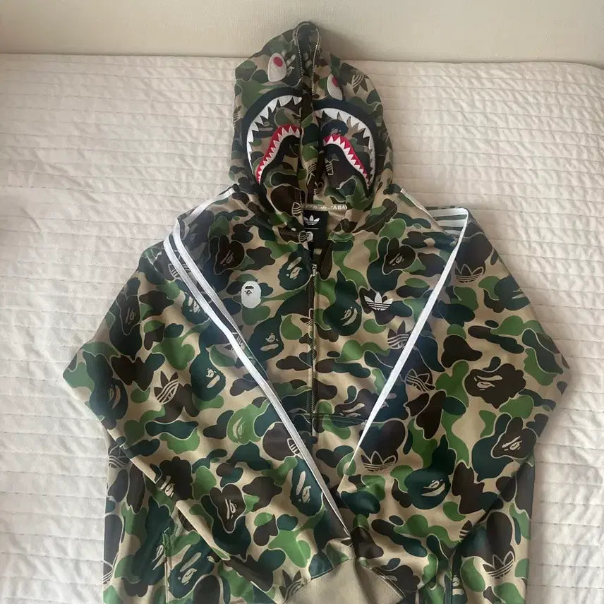 [BUNJANG] BAPE x Adidas Shark Full Zip Hoodie Camo / 베이프 아디다스 샤크 후드집업