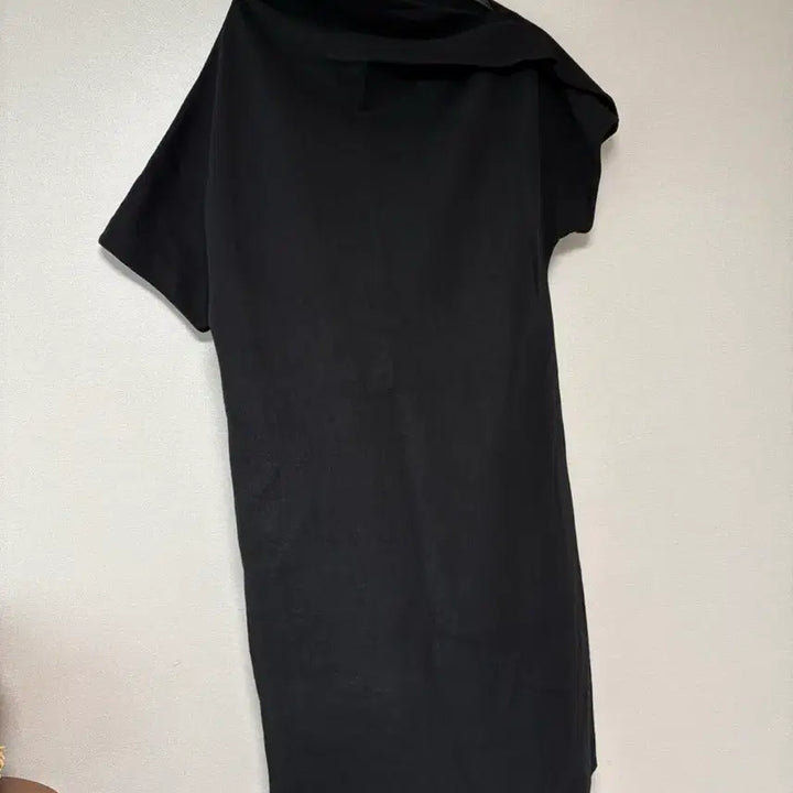 [SOLD OUT] Cos 코스 드레이프 원피스 모크넥
