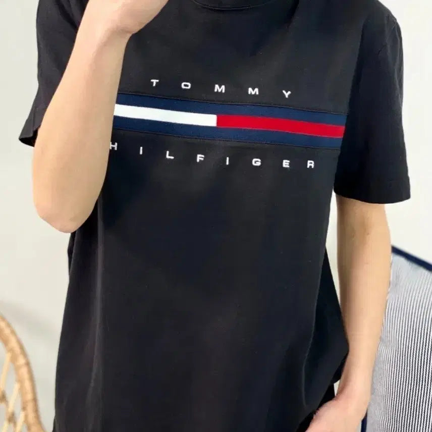 [BUNJANG] Tommy Hilfiger Black Logo Short Sleeve T-Shirt / 타미힐피거 블랙 로고 반팔 티셔츠