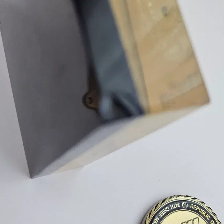 [BUNJANG] Republic of Korea Air Force NCO Corps Commemorative Paperweight &amp; Master Sergeant Coin Set / 공군 하사관단 기념문진, 주임원사 코인 세트