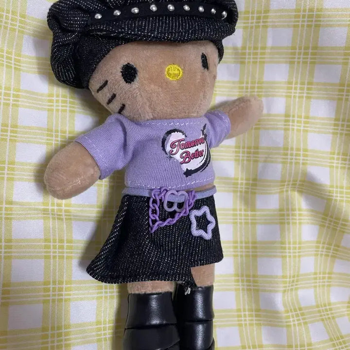 [BUNJANG] Beret-Wearing Long-Legged Tanning Hello Kitty Charm / 베레모 롱다리 태닝키티 키링