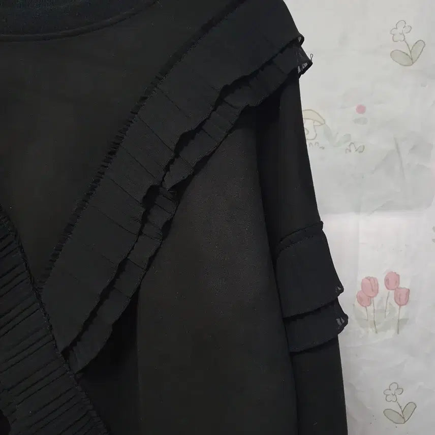[BUNJANG] OZOC Shirring Color-Block Oversized Short Sweatshirt / 오조크   셔링배색     오버핏   숏 ~  맨투맨