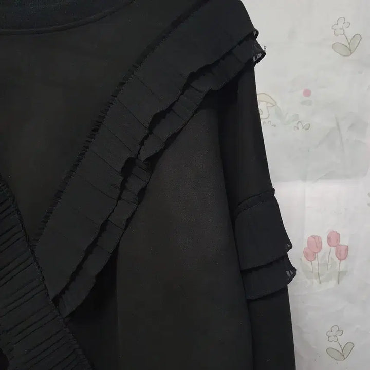 [BUNJANG] OZOC Shirring Color-Block Oversized Short Sweatshirt / 오조크   셔링배색     오버핏   숏 ~  맨투맨