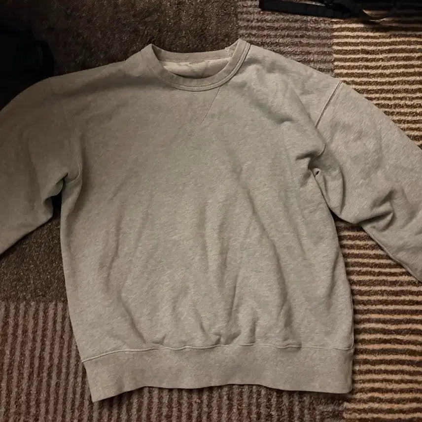 [BUNJANG] Outstanding Authentic Comfort Sweatshirt / 아웃스탠딩 어센틱 컴포트 스웻셔츠