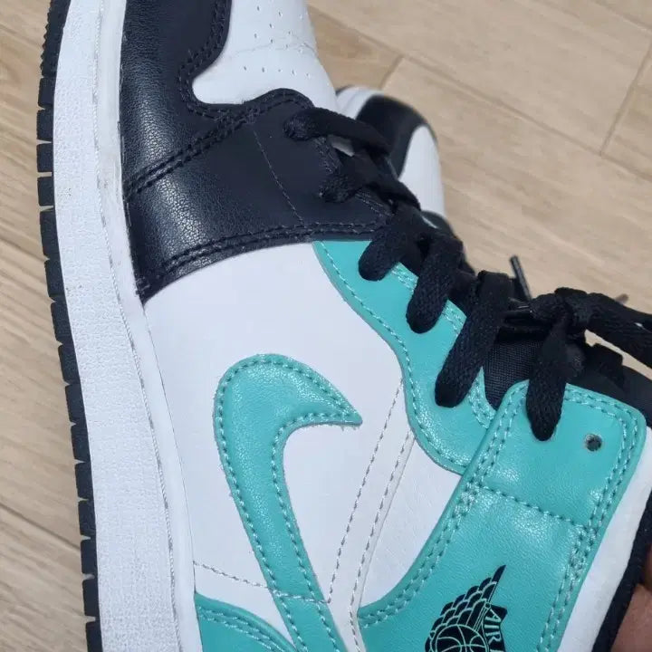 [BUNJANG] Air Jordan 1 Mid Tropical Twist 240 / 에어조던1 미드 트로피칼 트위스트240