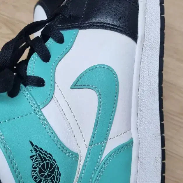 [BUNJANG] Air Jordan 1 Mid Tropical Twist 240 / 에어조던1 미드 트로피칼 트위스트240