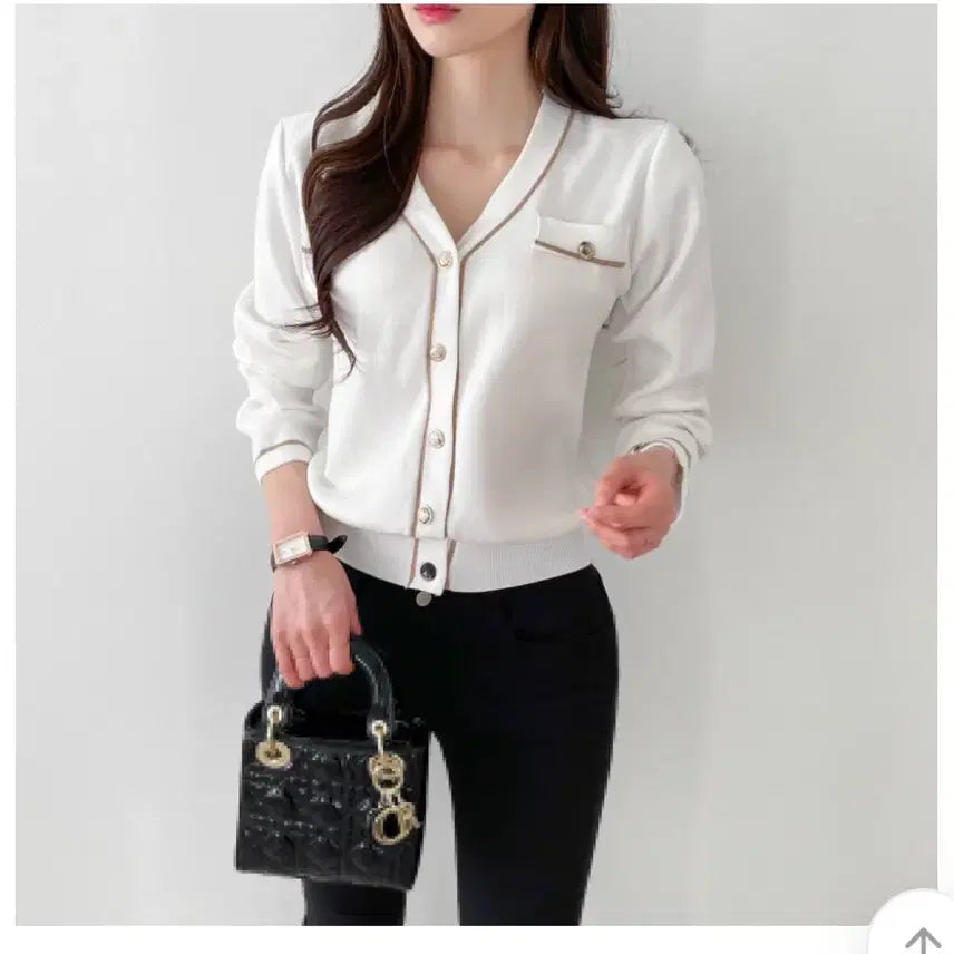 [BUNJANG] Shasha Gold Button V-Neck Knit Cardigan / 에이블리 지그재그 샤샤 금장 골드 버튼 단추 브이넥 니트 가디건