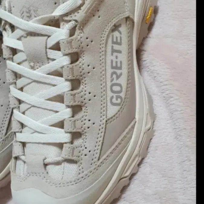 [BUNJANG] KOLON Sport Kim Tae-ri Hiking Boots (New) / 코오롱 등산화 230(새상품)
