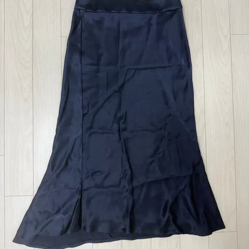 [SOLD OUT] MICHAA 네이비 플레어 롱 스커트 (봄/여름)