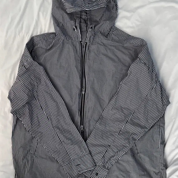 [BUNJANG] HANA UNNIE Check Hooded Windbreaker Jumper / 하나언니_체크 후드 바람막이 점퍼