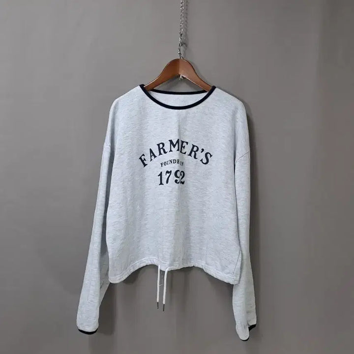 [BUNJANG] Melange Grey String Cropped Sweatshirt / 멜란지그레이 허리스트링 래터링 크롭 맨투맨 티