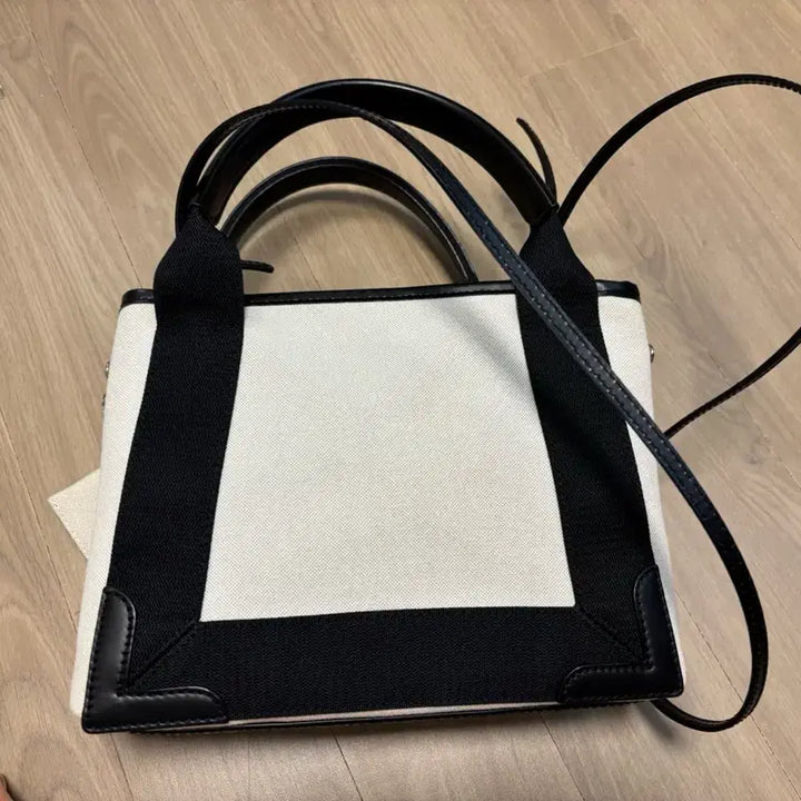 [BUNJANG] Balenciaga Cabas Tote Bag Ivory Black / 발렌시아가 카바스 토트백 아이보리 블랙
