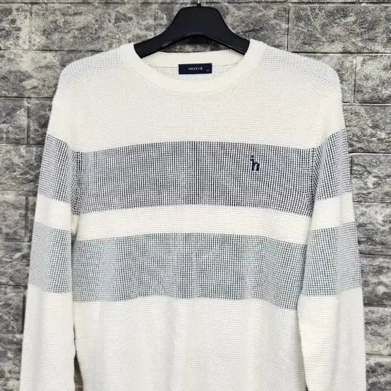 [BUNJANG] Hazzys White Stripe Round Neck T-Shirt (Size 100) / 헤지스 화이트 스트라이프 100