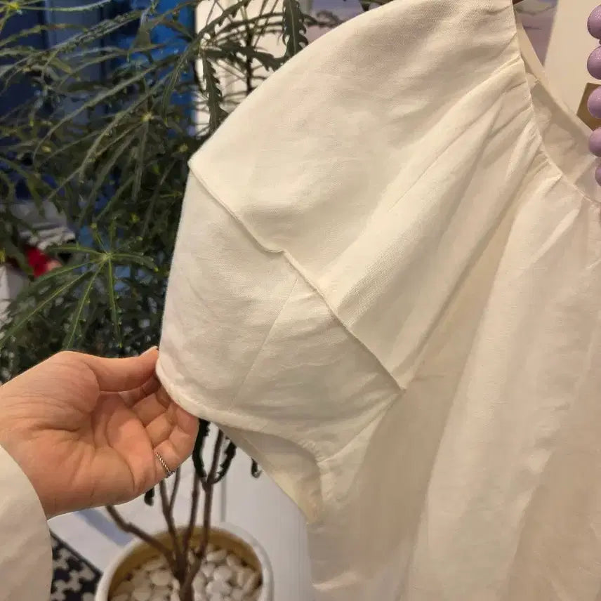 [BUNJANG] AT THE VERY BIEGE Linen Blend Balloon Sleeve Blouse / 엣더베이글 벌룬 소매 린넨 블라우스
