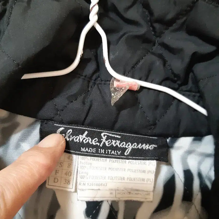 [BUNJANG] Salvatore Ferragamo Lightweight Quilted Down Jacket Unisex / 페레가모 경량패딩 공용가능