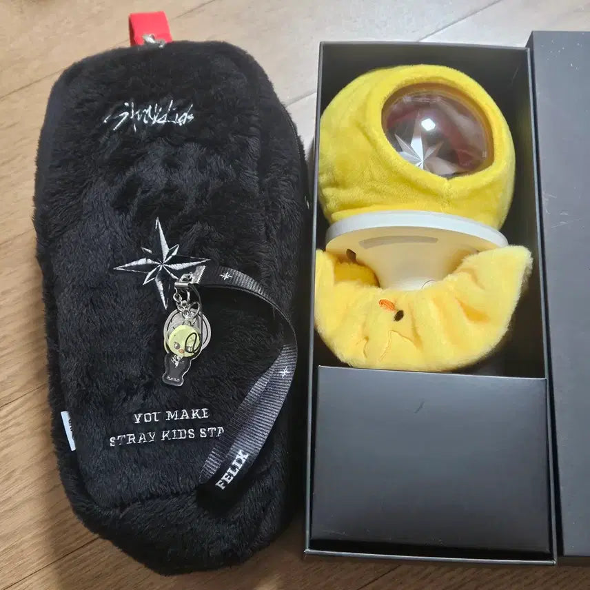 [BUNJANG] Stray Kids Bundle Set Official Lightstick Version 2 with Accessories / 스키즈 응원봉 일괄 나침봉