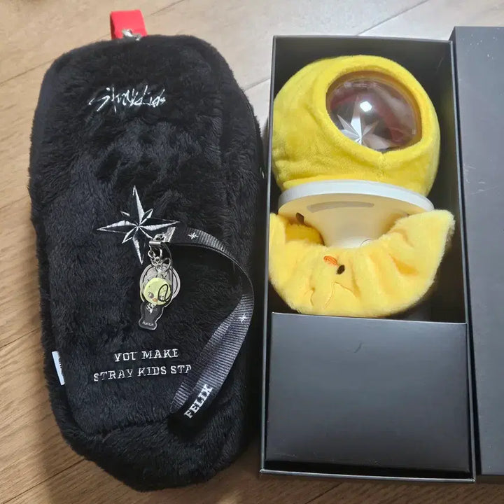 [BUNJANG] Stray Kids Bundle Set Official Lightstick Version 2 with Accessories / 스키즈 응원봉 일괄 나침봉