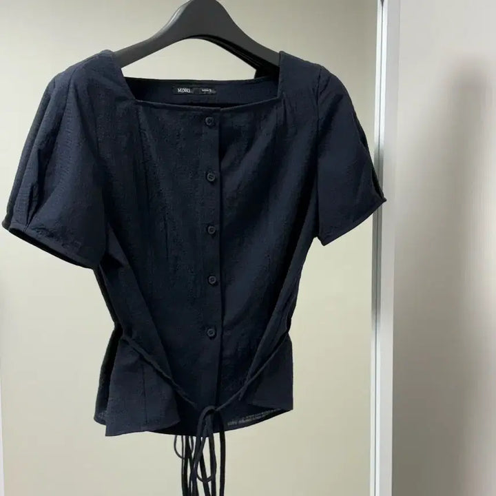 [BUNJANG] MIXXO Square Neck Short Sleeve Blouse / [사이즈s90]미쏘 스퀘어넥 반팔 블라우스|블라우스|반팔|에이블리