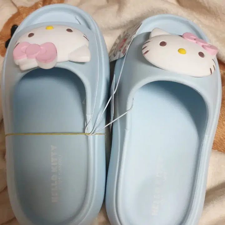 [BUNJANG] Sanrio Hello Kitty Sky Blue Platform Slippers (Size 240) / 240 산리오 키티 하늘색 슬리퍼