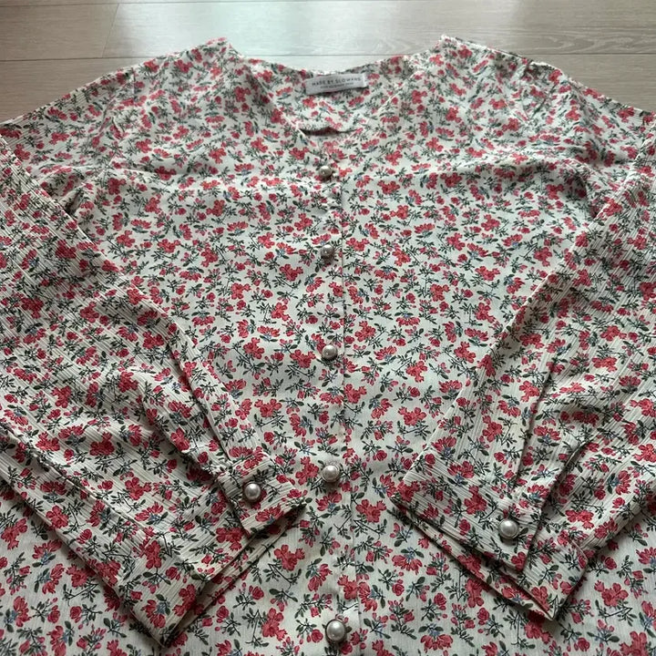 [BUNJANG] Slowand Self-Produced Flower Pattern Pearl Button Blouse / 슬로우앤드 자체제작 블라우스