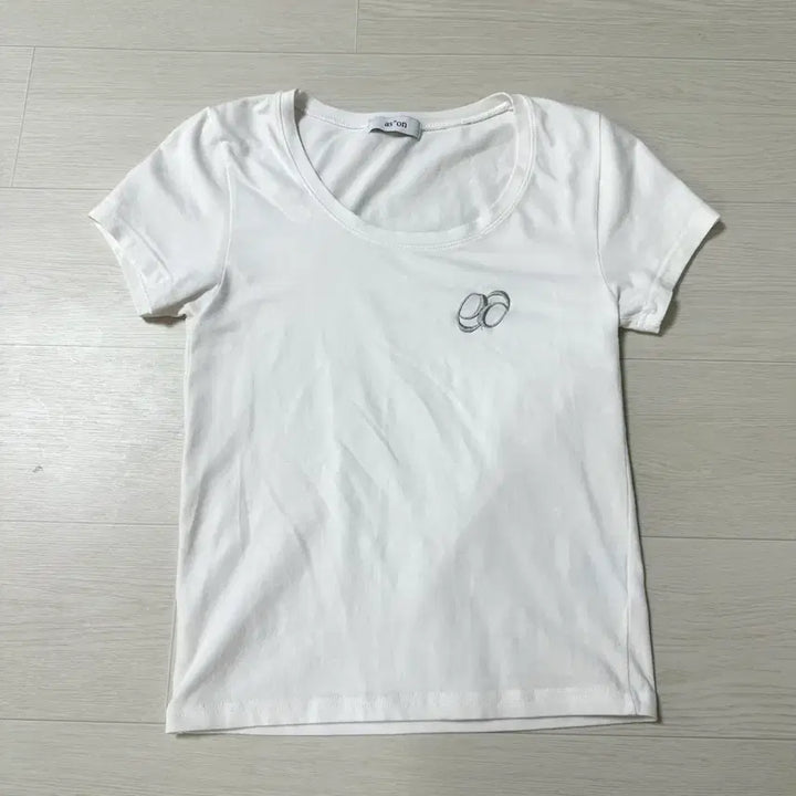[BUNJANG] AZON U Neck Tee White / 실사) 애즈온 유넥티 U NECK TEE 화이트
