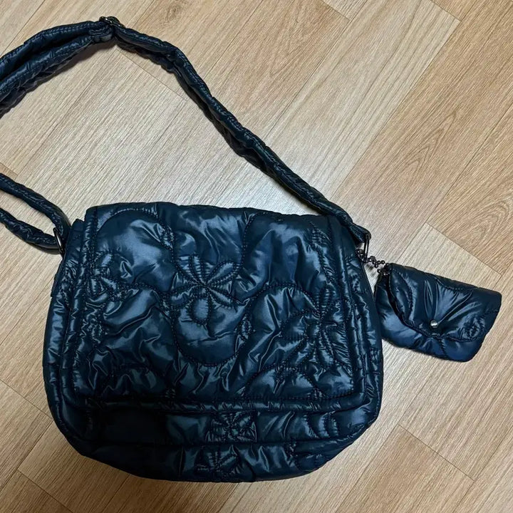 [BUNJANG] Archive APKE Puppy Messenger Bag Black / 아카이브앱크 퍼피 메신저백 블랙 팝니다