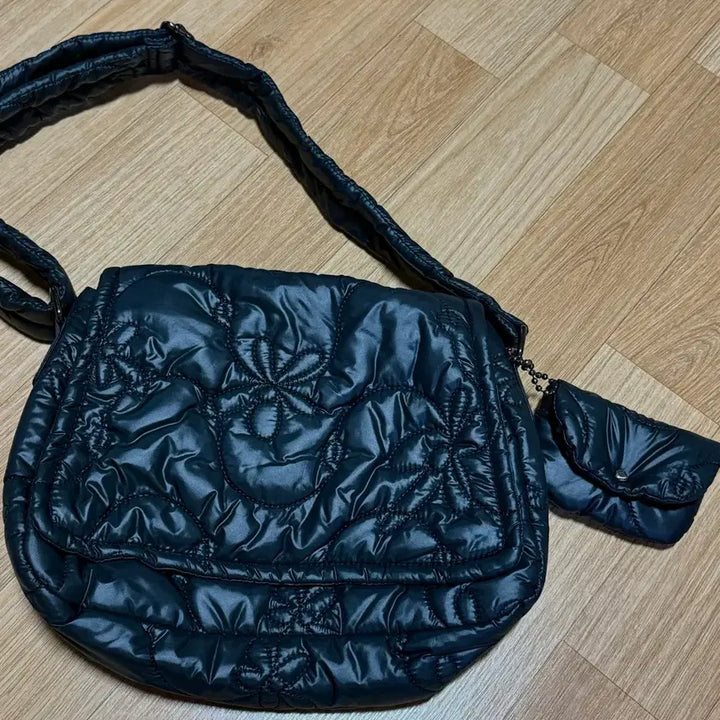 [BUNJANG] Archive APKE Puppy Messenger Bag Black / 아카이브앱크 퍼피 메신저백 블랙 팝니다