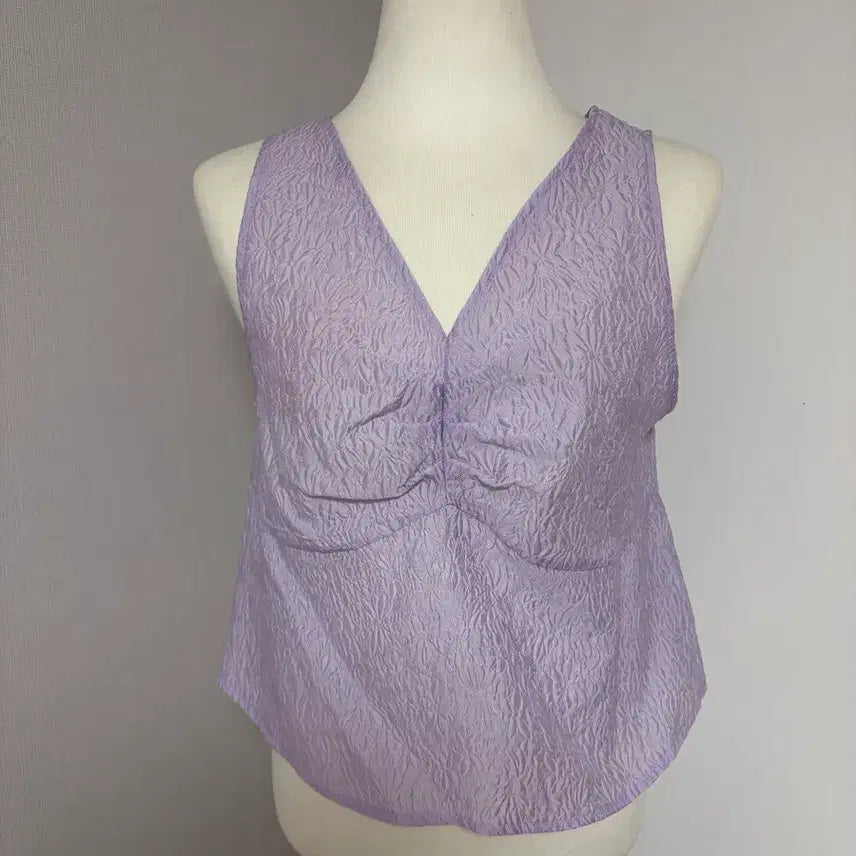[BUNJANG] Embossed Texture V-Neck Sleeveless Blouse - Lavender / (공장재고정리/새상품)엠보 텍스처 브이넥 나시 블라우스