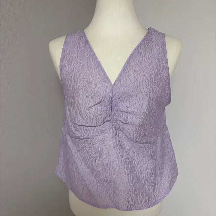 [BUNJANG] Embossed Texture V-Neck Sleeveless Blouse - Lavender / (공장재고정리/새상품)엠보 텍스처 브이넥 나시 블라우스