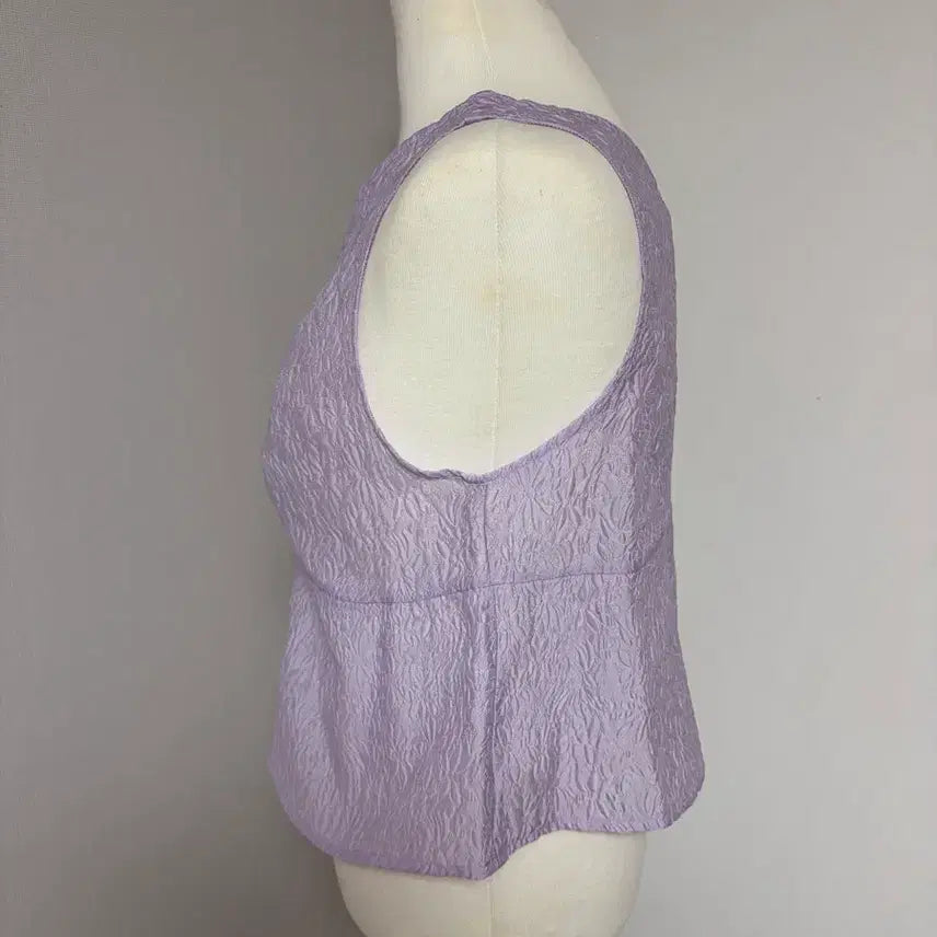 [BUNJANG] Embossed Texture V-Neck Sleeveless Blouse - Lavender / (공장재고정리/새상품)엠보 텍스처 브이넥 나시 블라우스