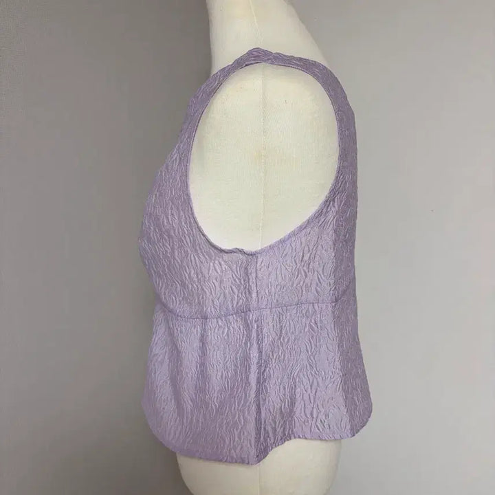 [BUNJANG] Embossed Texture V-Neck Sleeveless Blouse - Lavender / (공장재고정리/새상품)엠보 텍스처 브이넥 나시 블라우스