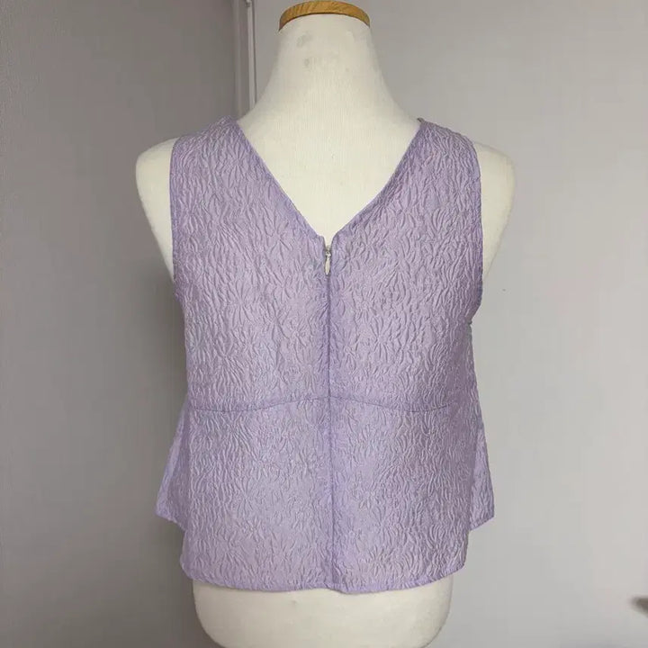 [BUNJANG] Embossed Texture V-Neck Sleeveless Blouse - Lavender / (공장재고정리/새상품)엠보 텍스처 브이넥 나시 블라우스