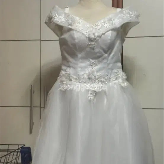[BUNJANG] Off-the-Shoulder Wedding Dress with Floral Embellishments / 웨딩드레스